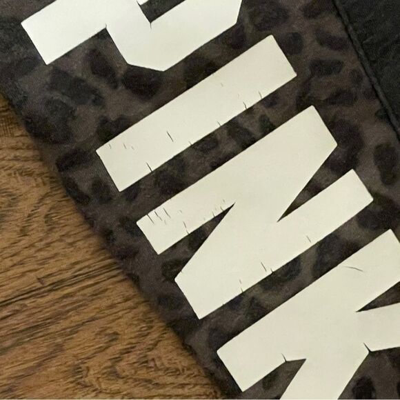 Victoria’s Secret Pink Leopard Thick Fleece Joggers Gray Black White Size Medium - Picture 14 of 14